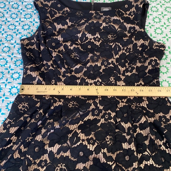 Vince Camuto Black Lace Overlay Sleeveless Sheath dress size 12 - Picture 10 of 14